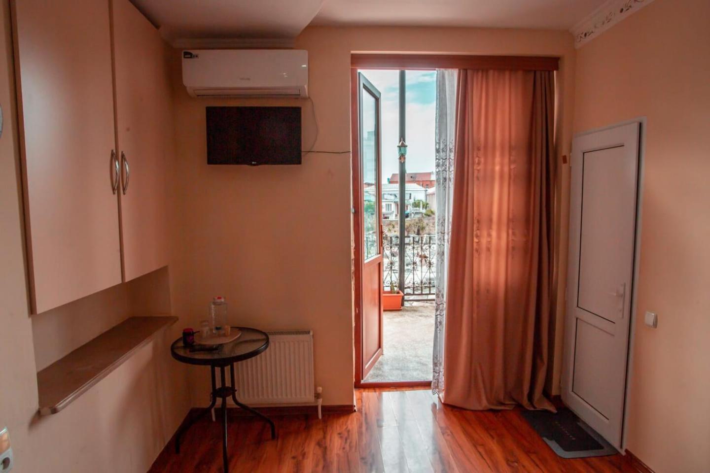 Hotel Caravan Palace Kutaisi Eksteriør bilde
