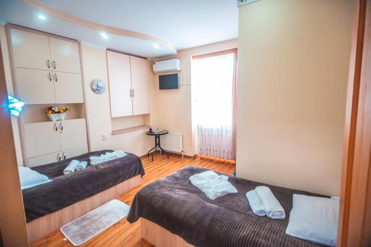 Hotel Caravan Palace Kutaisi Eksteriør bilde